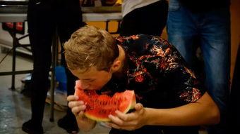 回顾经典吃瓜场面视频,那些年我们一起“瓜”过的日子