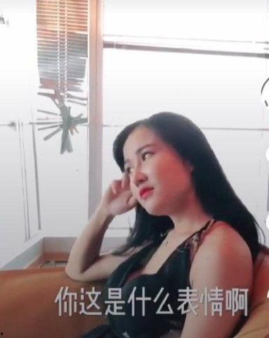 南京直播小姐姐吃瓜视频,现场热辣互动引网友热议