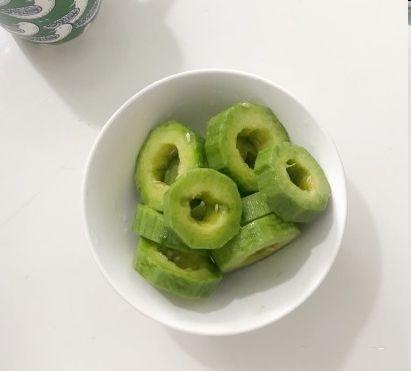 动物吃羊角蜜瓜视频大全,视频大全揭秘萌宠食趣