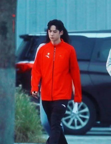 王一博吃瓜最新事件视频,揭秘背后真相